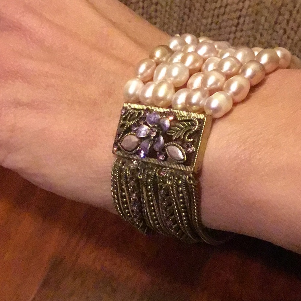 Gorgeous pink pearls and gold string bracelet